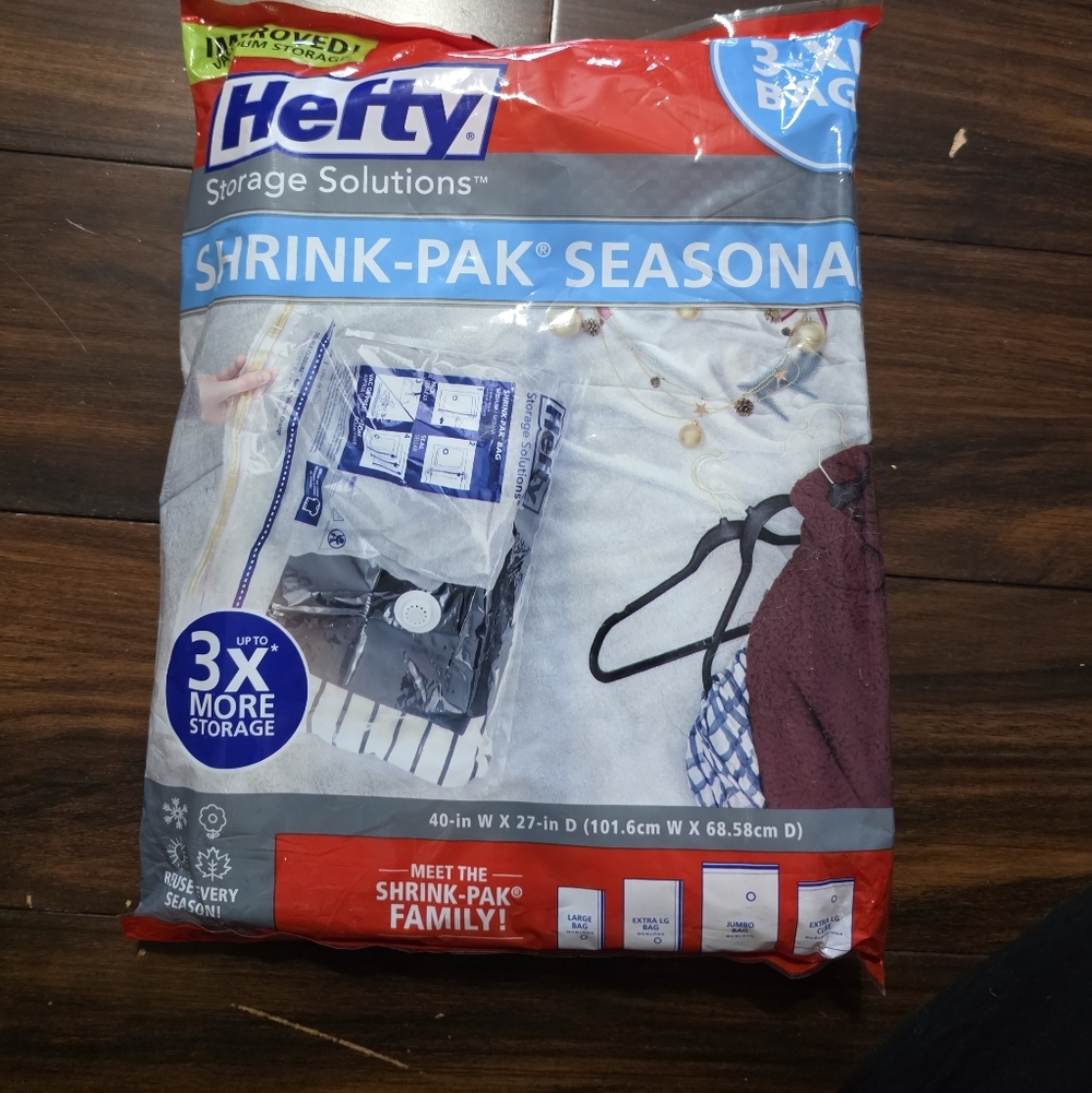 Hefty Shrink-Pak Seasonal Space Saver Vacuum Storage Bags - Red/Blue Packaging